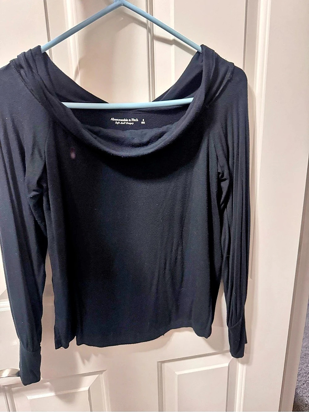 Abercrombie & Fitch Long-Sleeve Off-The-Shoulder Draped Top Black Small